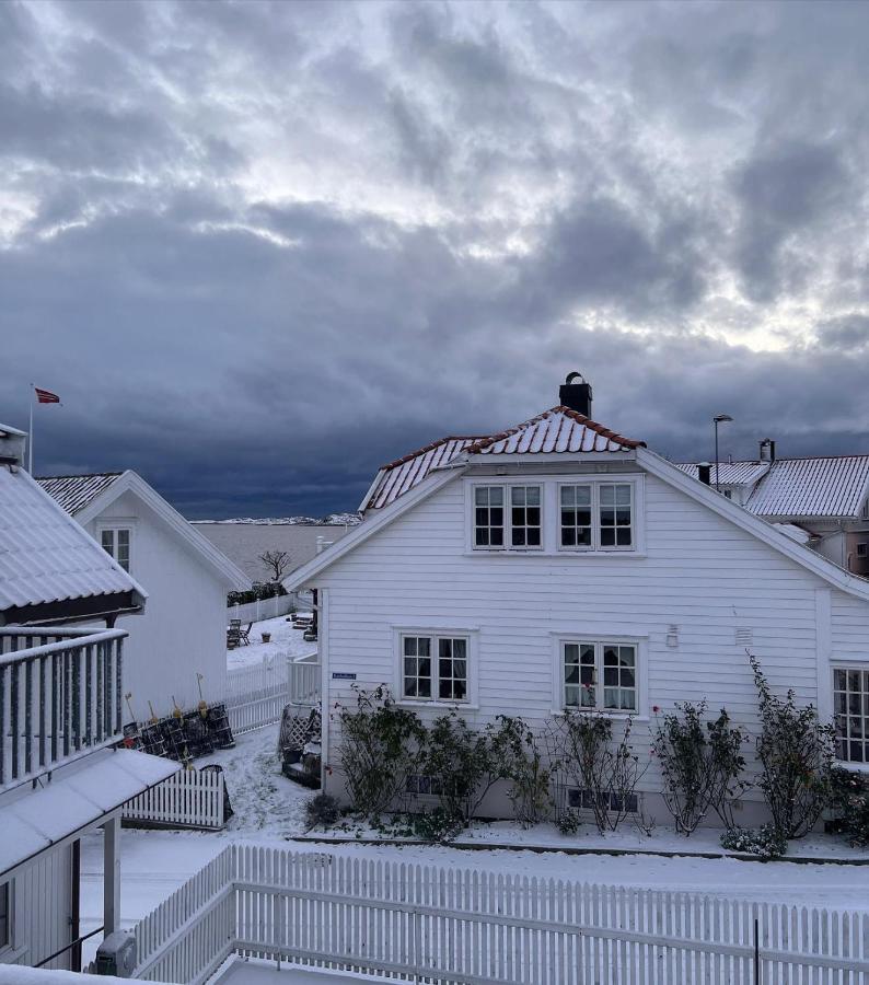 Nevlunghavn Gjestgiveri Hotel Larvik Exterior photo