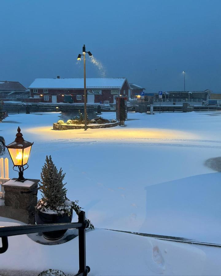 Nevlunghavn Gjestgiveri Hotel Larvik Exterior photo